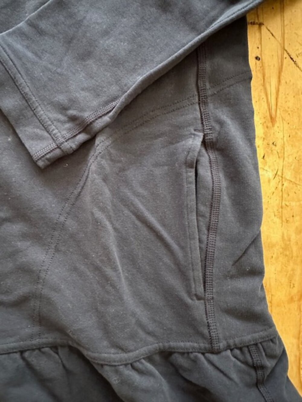 Lululemon Navy Ruffle Sweatshirt Size 8-10 - Picture 3 of 9